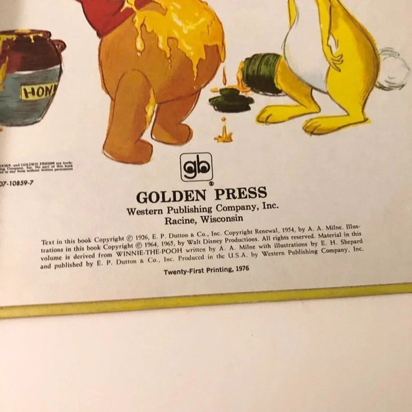 Vintage 1976 Walt Disneys Winnie The Pooh A Tight Squeeze  Golden Book - Picture 8 of 14
